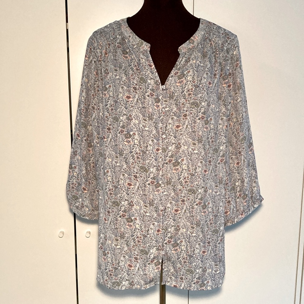 Rose + Olive blouse floral blue 1x front buttons